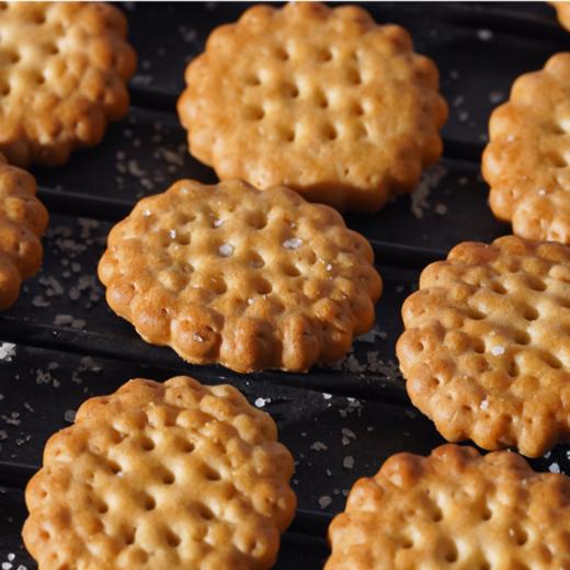 【一块很有料的饼干！网红日式小圆饼干海盐小圆饼】入口香甜咸脆，日式风味酥脆可口，咸咸甜甜好滋味，零食休闲食品整箱糕点健康 商品图4