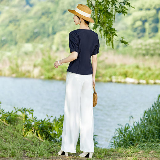 纯色复古风，收腰V领收腰上衣配白色西裤两件套HR-SYY3312B-2-1 商品图4