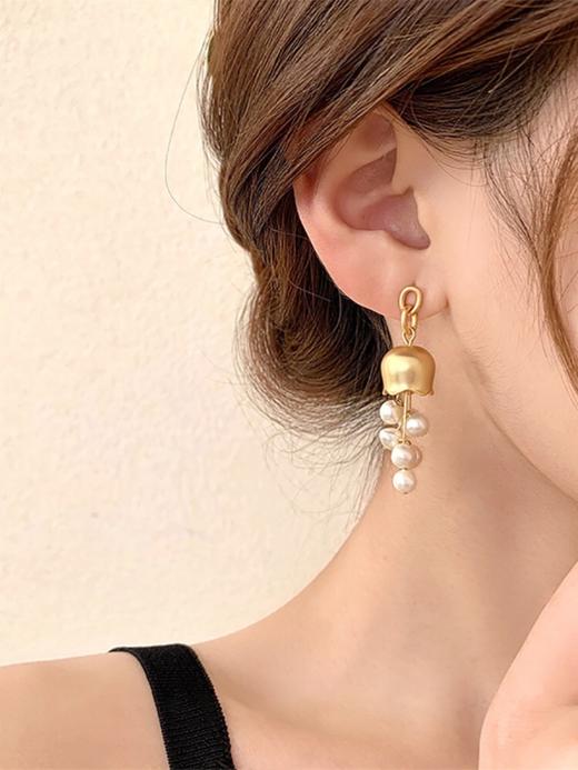 淡水真珍珠 925银针小众设计哑金电镀耳环铃兰花朵清新甜美百搭 商品图1