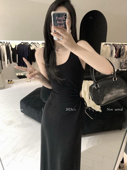 Read Nameless /慕斯羊绒漏腰黑色连衣裙+真丝皱仙仙开衫奶白色 商品图3