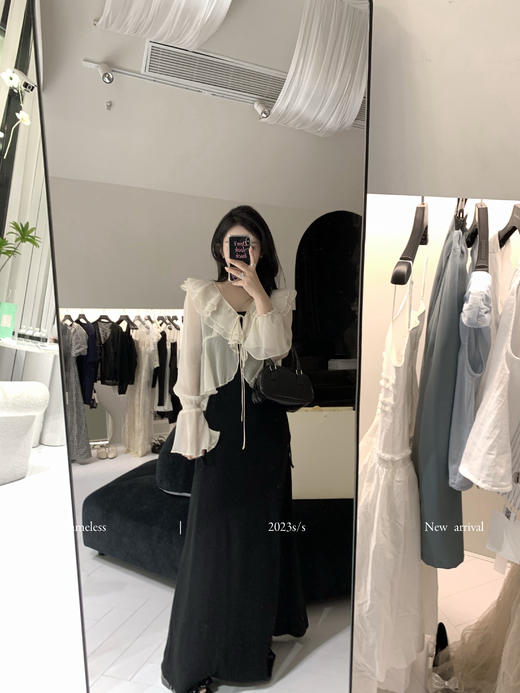 Read Nameless /慕斯羊绒漏腰黑色连衣裙+真丝皱仙仙开衫奶白色 商品图0