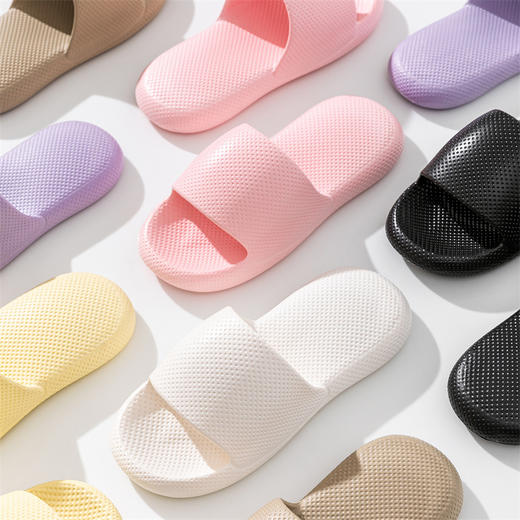【新款夏季情侣拖鞋】室内踩屎感男拖鞋，时尚舒适简约。外穿沙滩鞋，家居拖鞋女。柔软久穿不臭脚；享受夏日清凉！ 商品图0