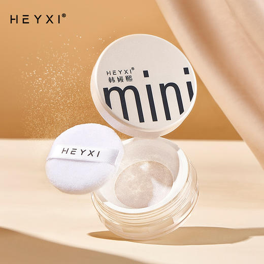【HEYXI韩媛熙空气散粉】轻盈细腻，防水防汗持久不脱妆；其特有的遮瑕蜜粉配方，能够有效控油遮盖瑕疵，让肌肤呈现自然光泽。7g的小巧包装，方便携带，让你随时随地保持完美妆容！ 商品图0