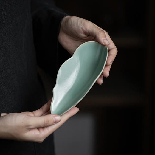 汝山明丨仿古豆青釉轻舟茶则 商品图3