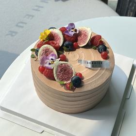 Brown · 奶油蛋糕（水果装饰应季水果）