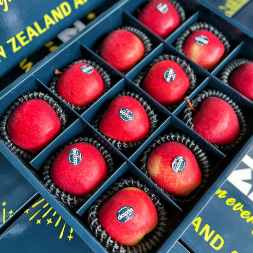【新西兰 丹硕苹果】新西兰 进口丹硕小苹果，个头适中，脆甜口感，礼盒装送人可选搭配！ 商品图0