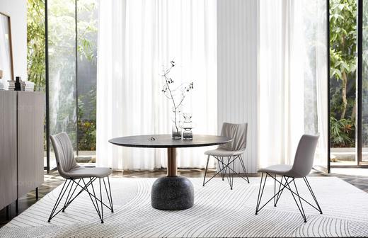 蘑菇餐桌 | 台面橡黑/水洗白/胡原/卡拉白大理石/黑白根大理石/寒江雪岩板可选，底座黑芝麻水磨石/浅白水磨石可选，立柱玫瑰亮光金色/亮光枪墨色可选，详询客服 商品图2