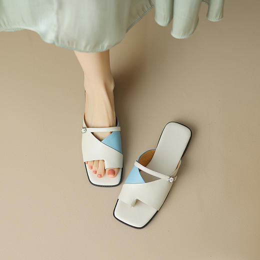 法式低跟夹趾海边沙滩拖鞋，女夏外穿新款外出平底气质套趾凉拖HBP-5352 商品图2