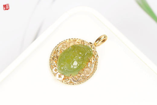天然黄翡【龙龟】吊坠     镶嵌：18K金 商品图1