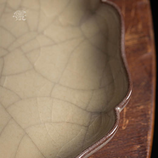 问鼎哥窑传世款葵心壶承 商品图3