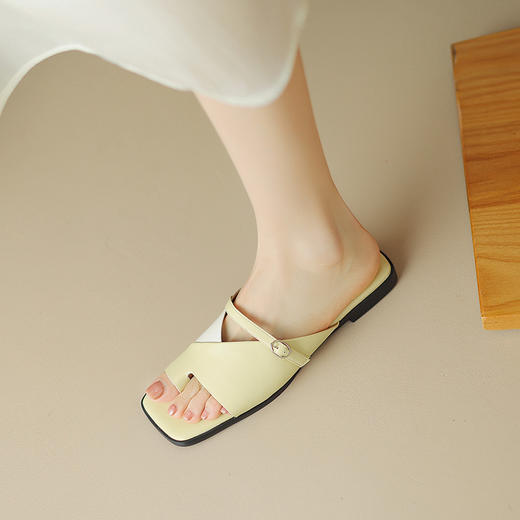 法式低跟夹趾海边沙滩拖鞋，女夏外穿新款外出平底气质套趾凉拖HBP-5352 商品图7