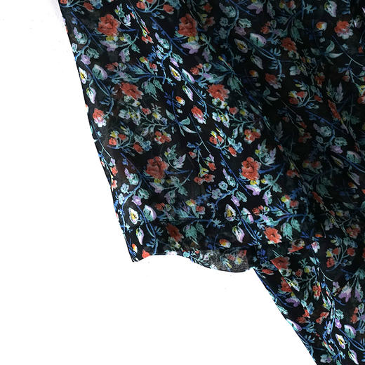 VIVIAN LIU R2323008春女装新款田园碎花V领飘带修身半袖上衣 商品图3