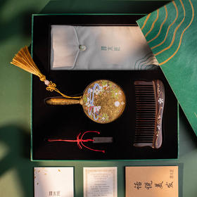 谭木匠金枝玉叶套装（首批限量100套）内含：谭木匠木梳、金陵金箔镜子、木质书签  包装盒尺寸25*25*3cm