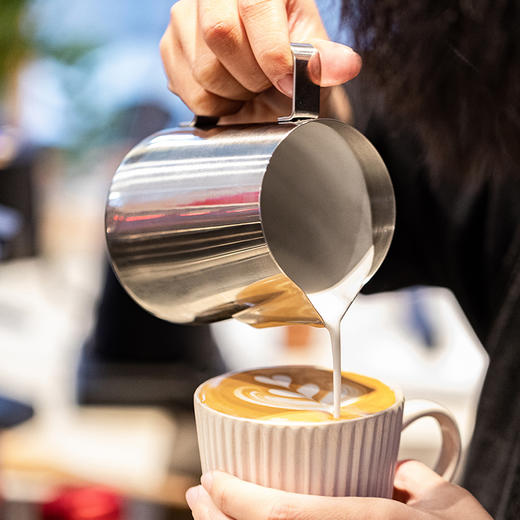 摩登主妇拉花缸不锈钢拉花杯咖啡器具专用奶泡杯尖嘴双刻度打奶缸 商品图0