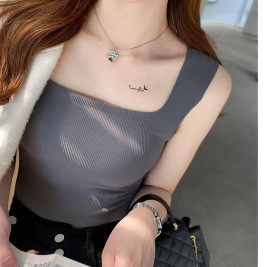 【买一送一！】冰感凉皮背心 无痕美背宽肩带背心 带胸垫冰丝螺纹棉 方领内衣女内搭上衣 商品图3