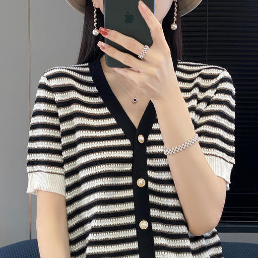 QHJY-JYA023185春夏中袖V领针织开衫上衣美丽诺羊毛修身薄款短袖打底衫女 商品图3