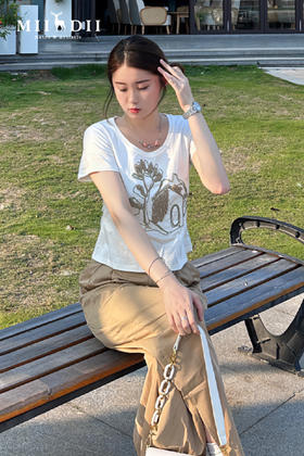 穿上轻薄透气阔腿裤， 随时随地感受走路带风的飒爽姿态！