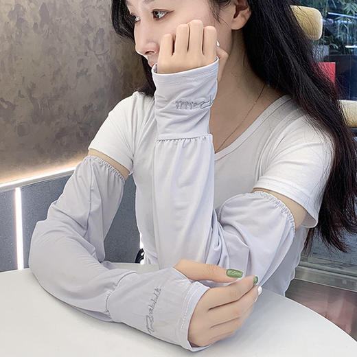 【29.9任选两双！防晒防紫外线冰爽袖套】宽松有弹力不闷热，吸汗透气凉爽，夏季女士护臂冰丝袖子手套薄款紫外线开车护肘网红夏日粉丝专属 商品图2