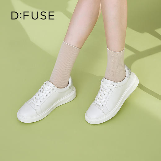 D:FUSE/迪芙斯2023春季新款羊皮圆头烫钻小白鞋休闲板鞋DF31112293 商品图4