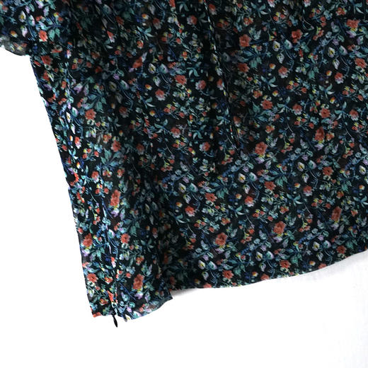 VIVIAN LIU R2323008春女装新款田园碎花V领飘带修身半袖上衣 商品图4