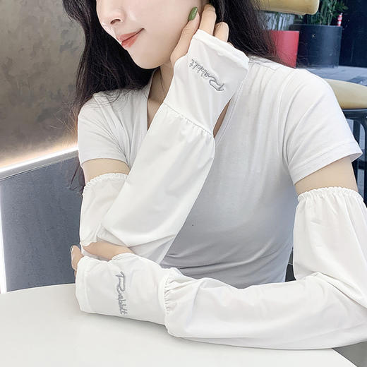 【29.9任选两双！防晒防紫外线冰爽袖套】宽松有弹力不闷热，吸汗透气凉爽，夏季女士护臂冰丝袖子手套薄款紫外线开车护肘网红夏日粉丝专属 商品图4