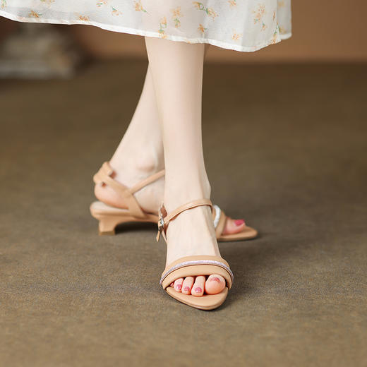 简约百搭，里外全皮尖头小低跟凉鞋QQJ-829F 商品图0