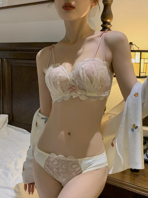 【新款甜桃蕾丝+奶油舒芙蕾2件优惠装文胸 】内衣女小胸显大聚拢性感蕾丝无钢圈学生上托防下垂调整文胸罩套装七夕情人节，绣花蕾丝撩人性感 商品图8
