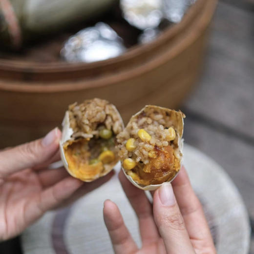 【非物质文化遗产，来自苏东坡故乡的民间小吃—糯米蛋粽】纯手工制作 0添加0 防腐 流油返沙的鸭蛋黄，搭配白糯米 腊肉 玉米豌豆，咸香软糯，口口称绝 商品图3