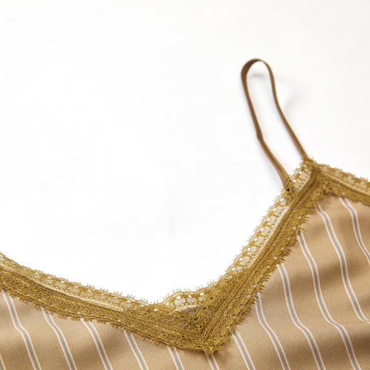 谜底条纹修身吊带上衣女2023秋季新款V领蕾丝边百搭内搭233MN1070 商品图3