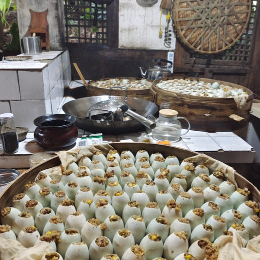【非物质文化遗产，来自苏东坡故乡的民间小吃—糯米蛋粽】纯手工制作 0添加0 防腐 流油返沙的鸭蛋黄，搭配白糯米 腊肉 玉米豌豆，咸香软糯，口口称绝 商品图2