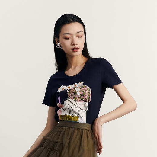 谜底原创图案印花T恤短袖女2023秋新款圆领合体套头上衣233MT1069 商品图1