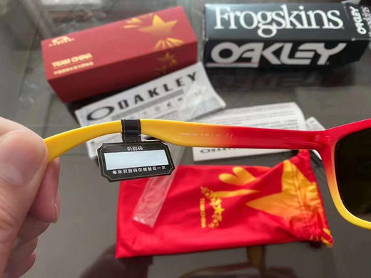 国家队&oakley 合作配色
frogskins青蛙皮休闲太阳镜 商品图5