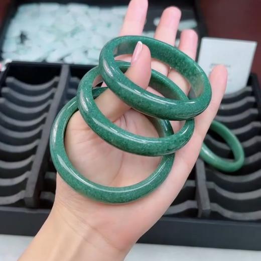 翡翠手镯-深色宽条 商品图0