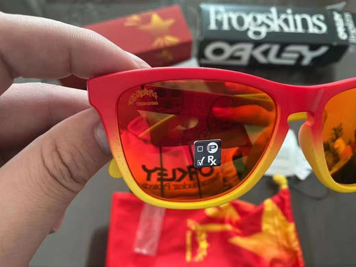 国家队&oakley 合作配色
frogskins青蛙皮休闲太阳镜 商品图4