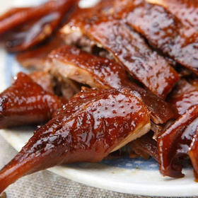 古法酱麻鸭 只选用一年的麻鸭 周总理私厨戴建葆高徒出品 八种古法工艺 几十种香料烧制而成 |百里食