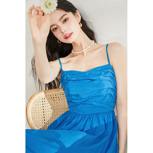 西遇法式茶歇收腰缩褶抹胸蓝色吊带连衣裙女新款夏大摆裙长裙V1231225 商品图2