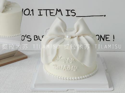 白色蝴蝶结裙摆生日蛋糕 商品图0