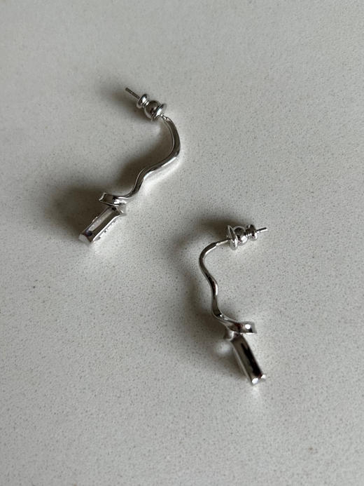 APRESI｜TROUVAILLE Millennium Cut Square White Topaz Fluid Earrings [流转耳环] 商品图12