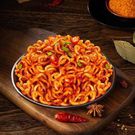 【辣火中烧 味觉大爆发！刻凡韩式干拌面火鸡面】香辣扑鼻色泽透亮，入口香甜后劲辣爽，贼拉辣够味道，初入带点甜辣到深处，网红泡面办公室解馋速食拉面-LU健康 商品图1