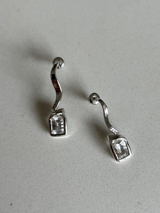 APRESI｜TROUVAILLE Millennium Cut Square White Topaz Fluid Earrings [流转耳环] 商品图13