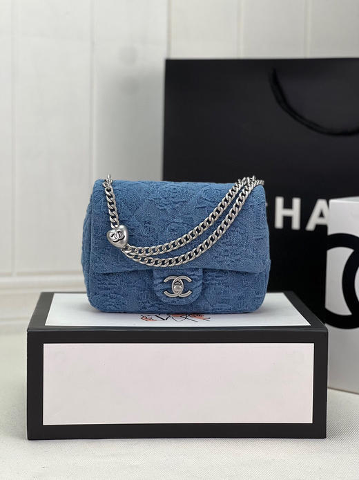 夏季特惠💰1150 原单香奈儿 中号AS3829 尺寸14 X20 X 8cm 2023新款爱心链条包 商品图0