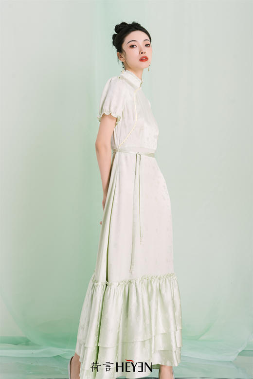 荷言HEYEN 望江南 绿色真丝提花缎钉珠旗袍裙高级定制 商品图3