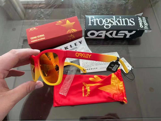 国家队&oakley 合作配色
frogskins青蛙皮休闲太阳镜 商品图2