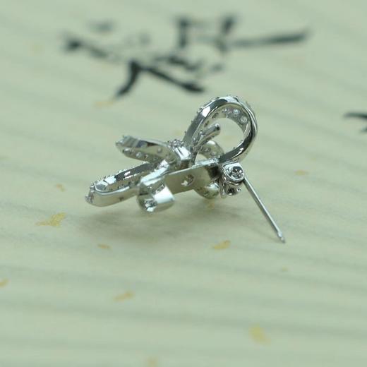 【甄珠贝】毕业季，53*53cm丝巾和别致小胸针的礼盒 商品图2