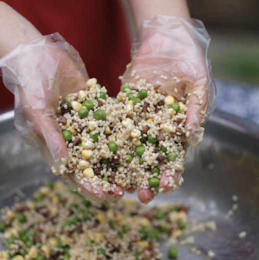 【非物质文化遗产，来自苏东坡故乡的民间小吃—糯米蛋粽】纯手工制作 0添加0 防腐 流油返沙的鸭蛋黄，搭配白糯米 腊肉 玉米豌豆，咸香软糯，口口称绝 商品图8