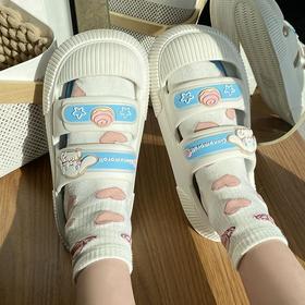 【IP联名三丽鸥！防滑厚底美乐蒂拖鞋女】舒适柔软不磨脚，学生夏玉桂狗包头外穿可爱，外穿便利，可爱包头加上玉桂狗图案，更显个性时尚凉拖粉丝专属