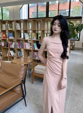 果然夏天离不开吊带裙，藕粉色系显白又衬肤