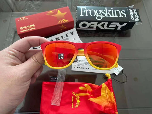 国家队&oakley 合作配色
frogskins青蛙皮休闲太阳镜 商品图1