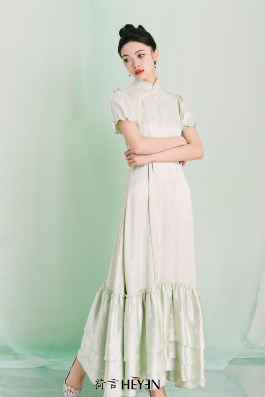 荷言HEYEN 望江南 绿色真丝提花缎钉珠旗袍裙高级定制 商品图4