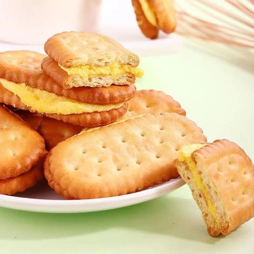 【酥脆有颜有料！爆款老式怀旧香蕉榴莲夹心饼干】酥酥脆脆，色泽金黄唇齿留香，营养美味健康，网红小吃休闲零食健康特价清仓 商品图4